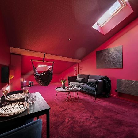 Suite Rouge Baiser Avec Jacuzzi Privatif - Loveroom Insolite Сент-Этьен Экстерьер фото