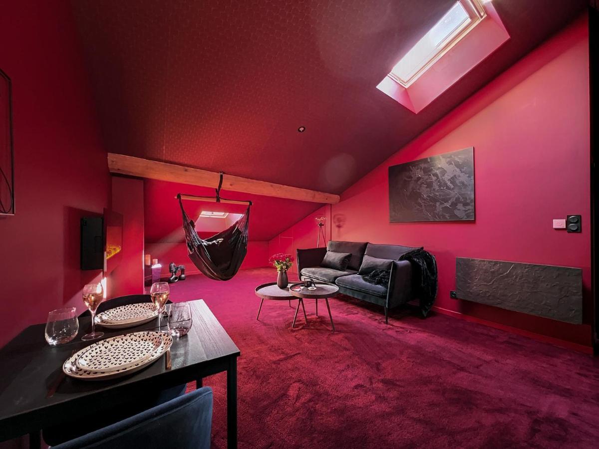 Suite Rouge Baiser Avec Jacuzzi Privatif - Loveroom Insolite Сент-Этьен Экстерьер фото