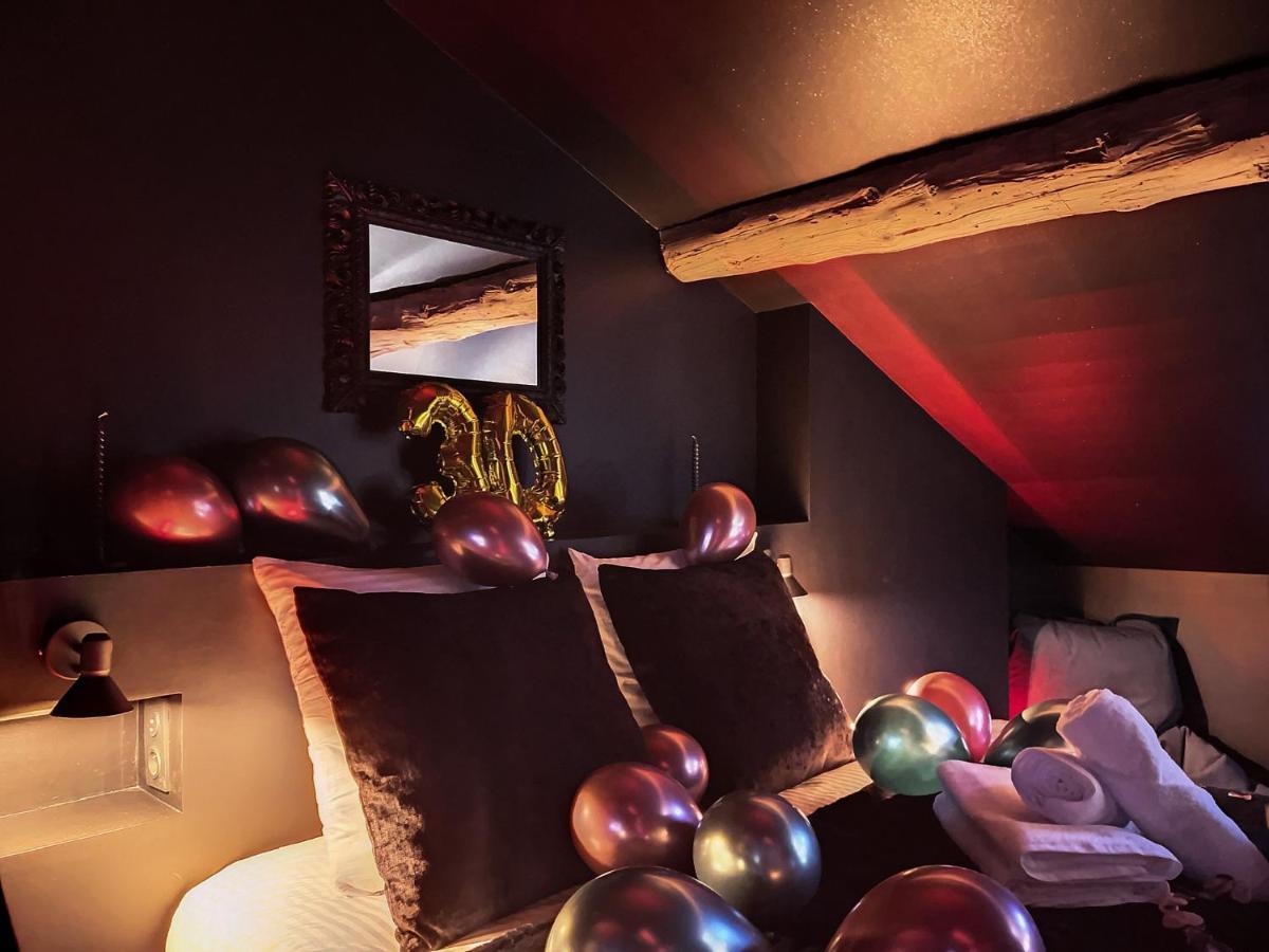 Suite Rouge Baiser Avec Jacuzzi Privatif - Loveroom Insolite Сент-Этьен Экстерьер фото